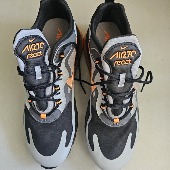 Nike Black and White Athletic Shoes - Picture 2 of 7